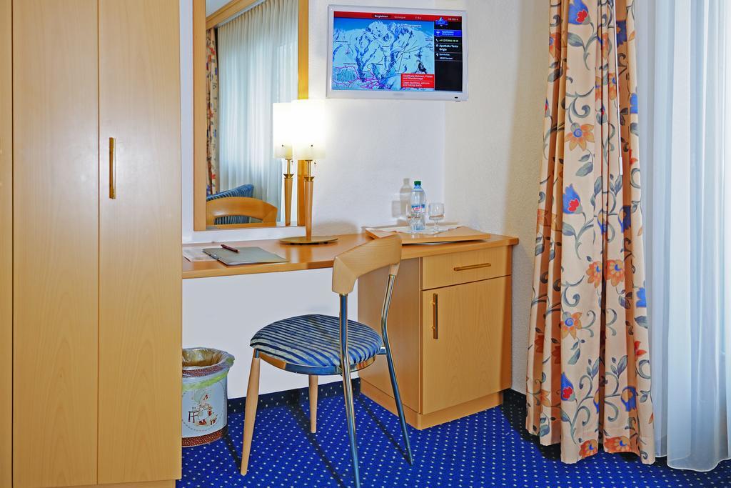 Alpenrose Hotel Цермат Стая снимка